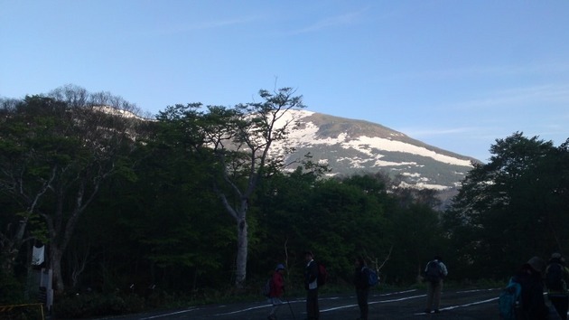 鳩待峠から見る至仏山.jpg